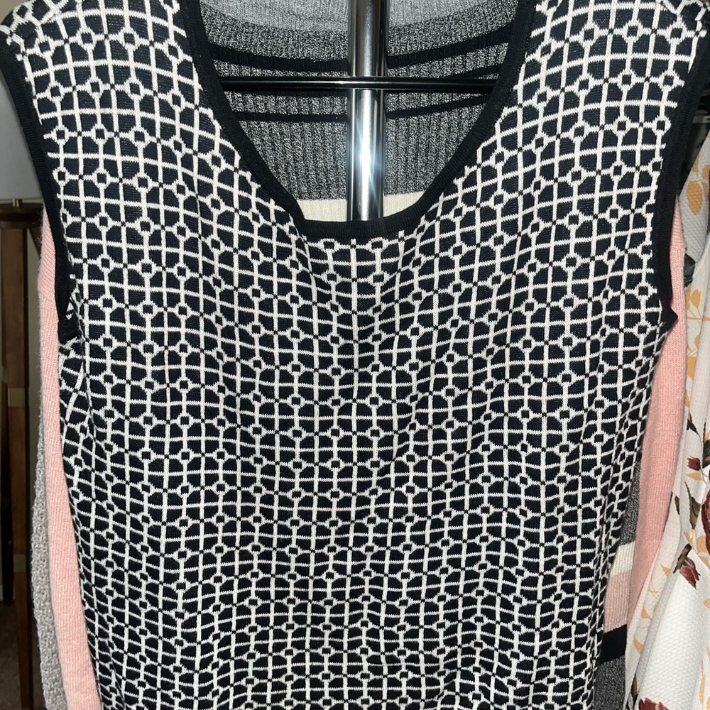 Black and White Geometric Knit Top